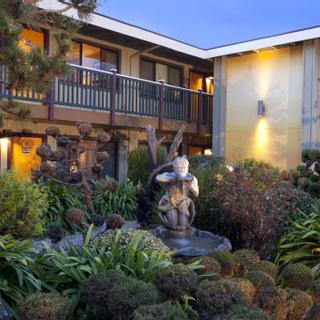 Best Western Plus Humboldt Bay Inn | Eureka, California | Garden with trees, shrubs, small stone water fountain