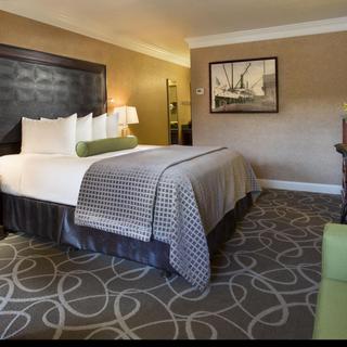 Best Western Plus Humboldt Bay Inn | Eureka, California | King bed with side table