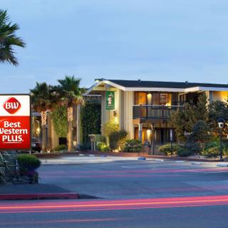 Best Western Plus Humboldt Bay Inn | Eureka, California | Side entrance to Best Western Plus Humboldt Bay Inn