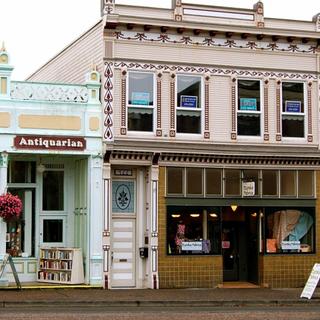 Best Western Plus Humboldt Bay Inn | Eureka, California | Pink and blue buildings