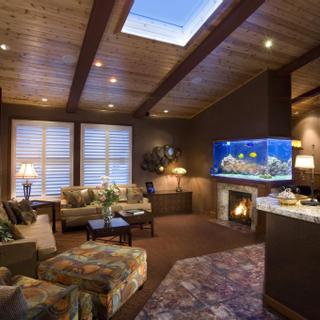 Best Western Plus Humboldt Bay Inn | Eureka, California | Lobby with seating area, aquarium, and front desk