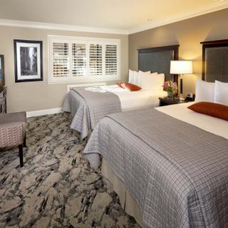 Best Western Plus Humboldt Bay Inn | Eureka, California | Two double beds with TV and armchair