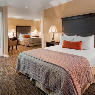 Best Western Plus Humboldt Bay Inn | Eureka, California | Two queen bed rooms beside accessible bathroom