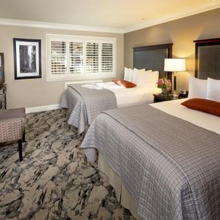 Best Western Plus Humboldt Bay Inn | Eureka, California | Two double beds with TV and armchair