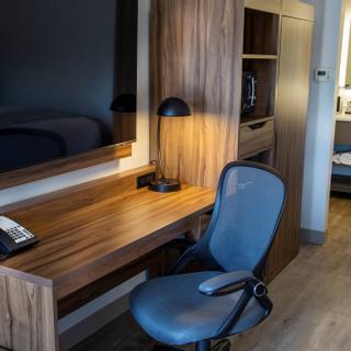 Best Western Plus Humboldt Bay Inn | Eureka, California | Television with desk and chair