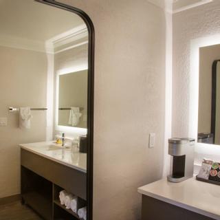 Best Western Plus Humboldt Bay Inn | Eureka, California | Bathroom